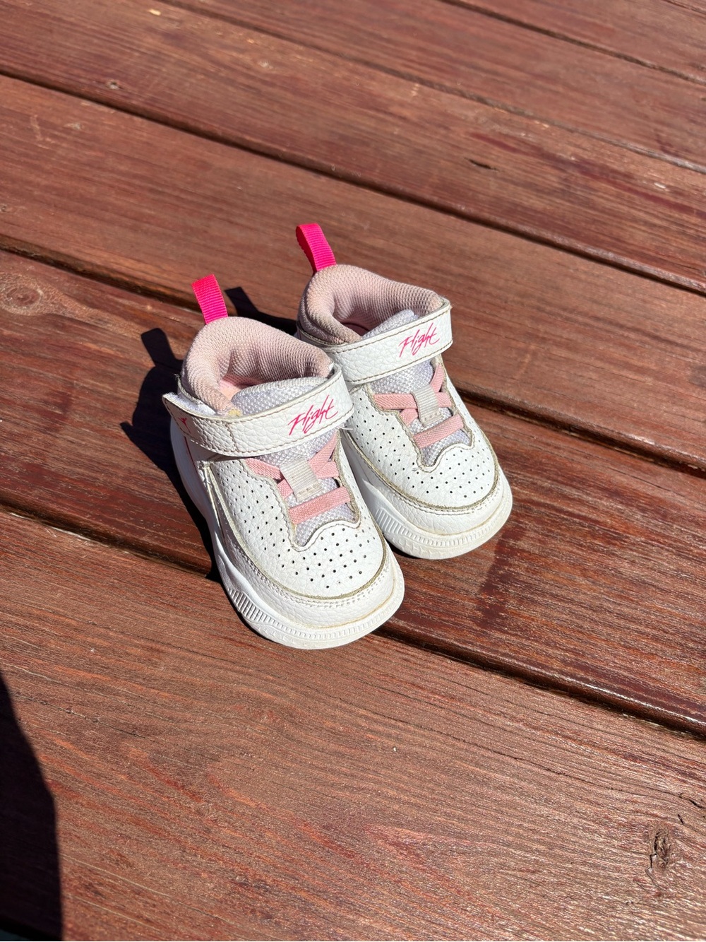 Jordan Max Aura 5 toddler/baby shoes in the "White/Fierce Pink"